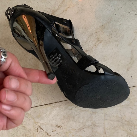 Black guess heels size 7. - Picture 5 of 5